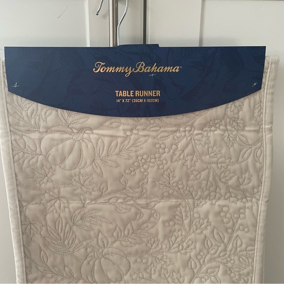 Tommy Bahama Table Runner Fall Pumpkin - Picture 2 of 6